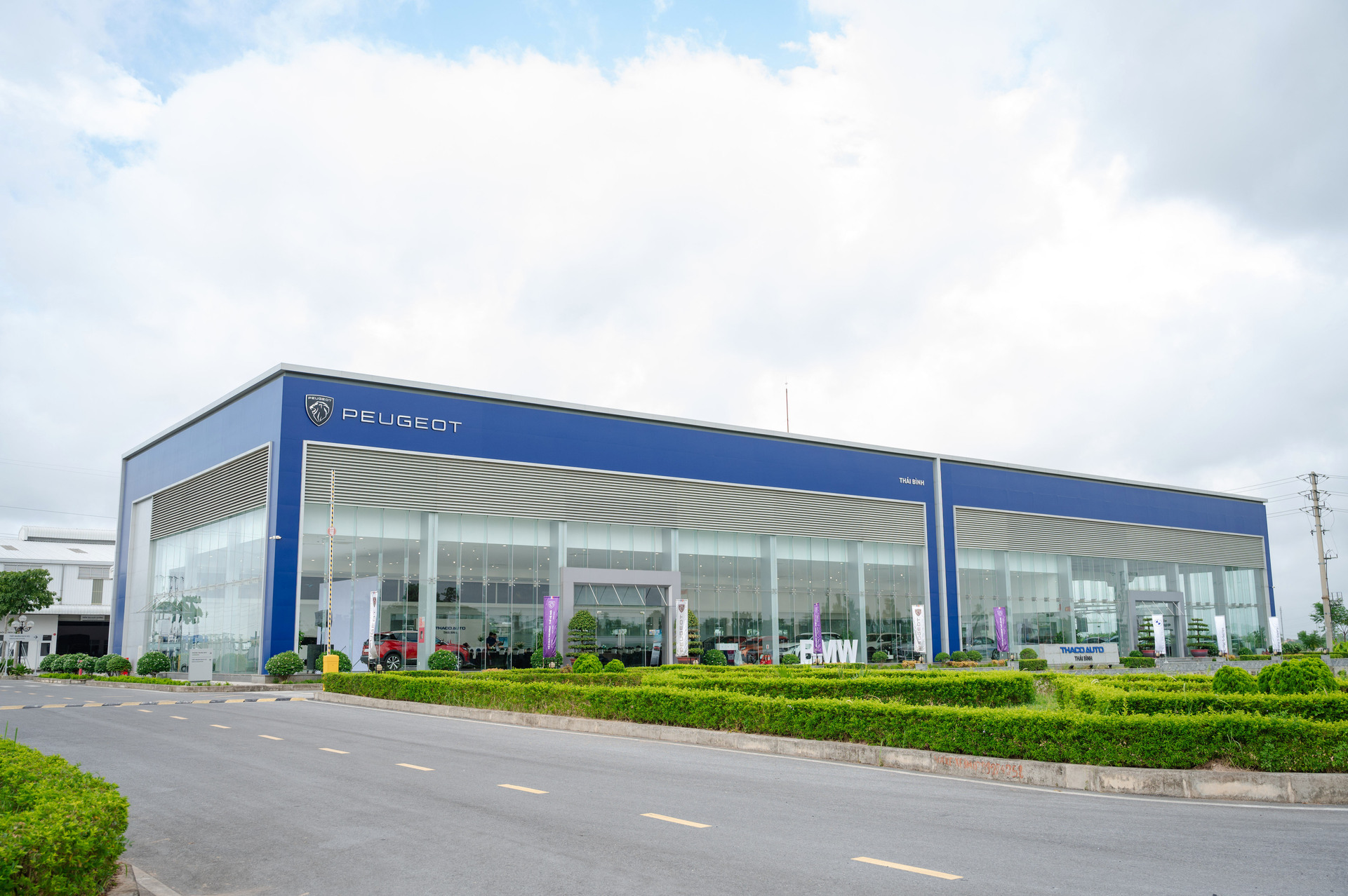 THACO AUTO THÁI BÌNH, CÔNG TY TỈNH THÀNH SỞ HỮU TỔ HỢP SHOWROOM PEUGEOT - BMW