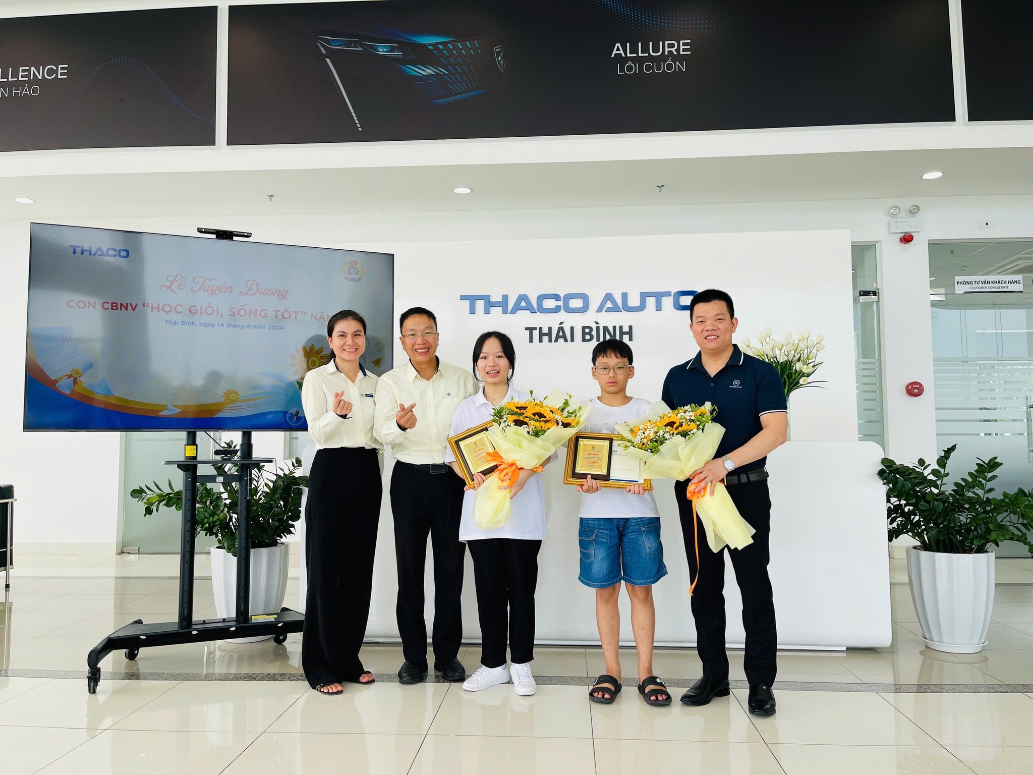 THACO TUYÊN DƯƠNG CON CBNV “HỌC GIỎI - SỐNG TỐT” NĂM 2024 TẠI THACO AUTO THÁI BÌNH